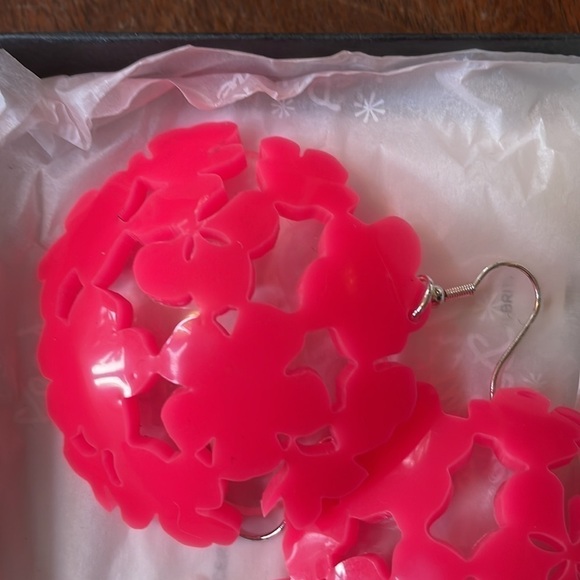 NIB Tatty Devine Hydrangea Earrings - Picture 2 of 4